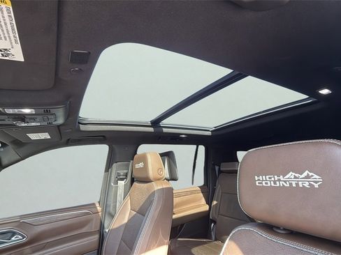 Used 2021 Chevrolet Suburban High Country image 10