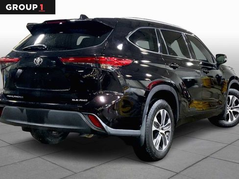 Certified 2021 Toyota Highlander XLE image 13