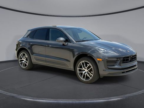 Used 2025 Porsche Macan AWD/4WD image 12
