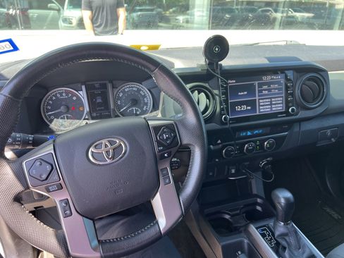 Used 2022 Toyota Tacoma SR5 w/ Technology Package image 13