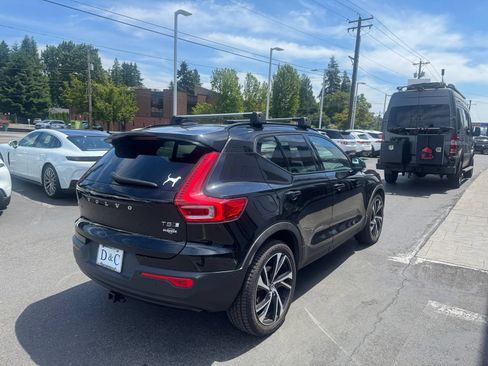 Used 2021 Volvo XC40 T5 R-Design w/ Advanced Package AWD/4WD image 2