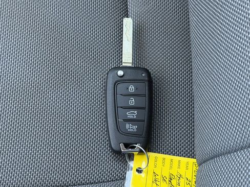 Used 2025 Hyundai Elantra SE FWD image 24