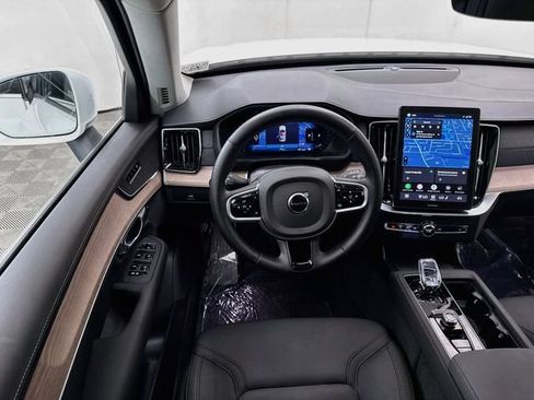 Used 2025 Volvo XC90 B5 Plus AWD/4WD image 23