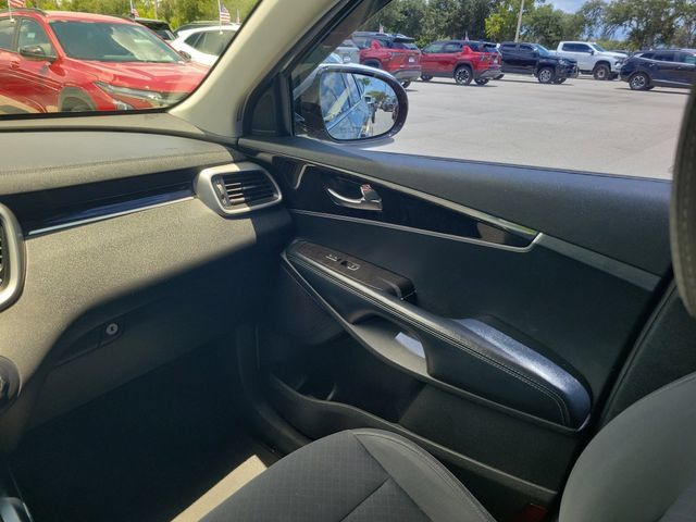 Used 2017 Kia Sorento FWD image 11