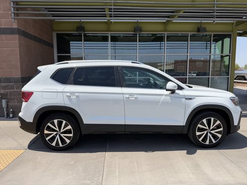Used 2022 Volkswagen Taos SE AWD/4WD image 9
