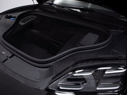 Certified 2025 Porsche Macan 4 Electric AWD/4WD image 38