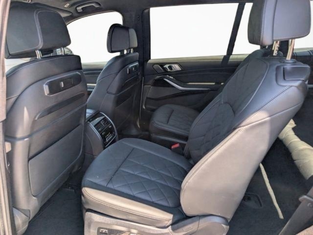 Used 2023 BMW X7 xDrive40i w/ M Sport Package AWD/4WD image 12