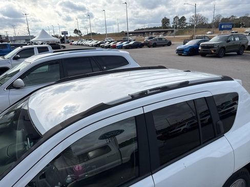 Used 2016 Jeep Compass Latitude image 8