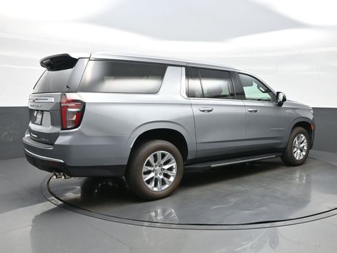 Used 2023 Chevrolet Suburban Premier AWD/4WD image 6