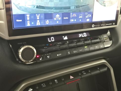 Used 2022 Toyota Tundra Limited w/ TRD Off-Road Package AWD/4WD image 32