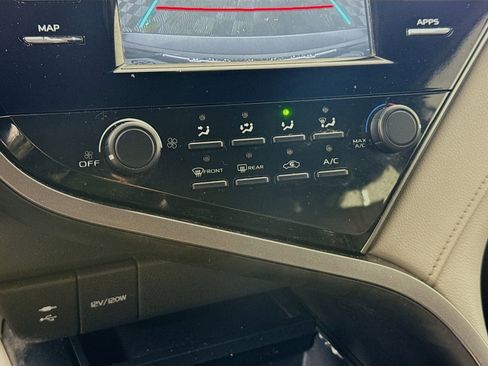 Used 2019 Toyota Camry LE FWD image 12