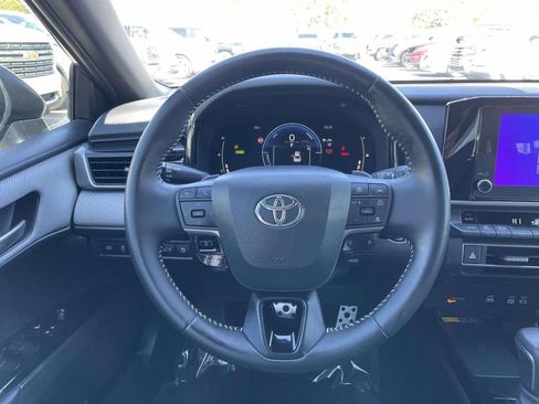 Used 2025 Toyota Camry SE w/ Convenience Package image 26