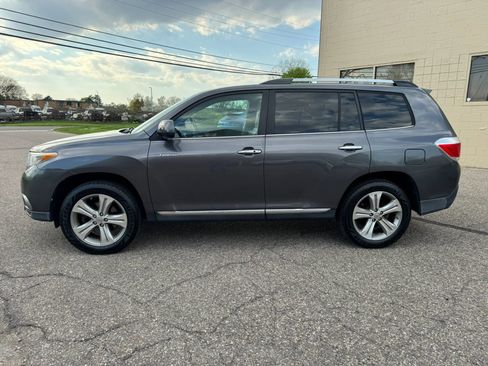 Used 2011 Toyota Highlander Limited w/ Tow Pkg image 5