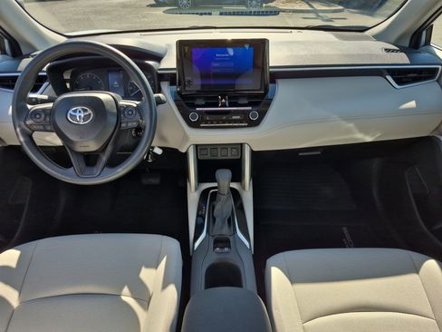 Certified 2025 Toyota Corolla Cross L image 19