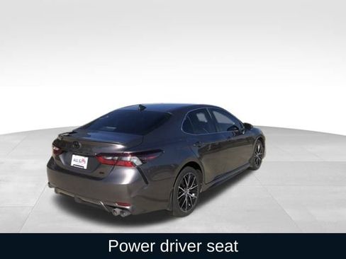 Used 2023 Toyota Camry SE image 5