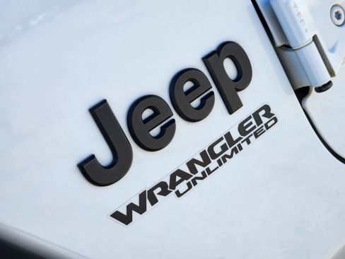 Used 2021 Jeep Wrangler Unlimited Sport image 12