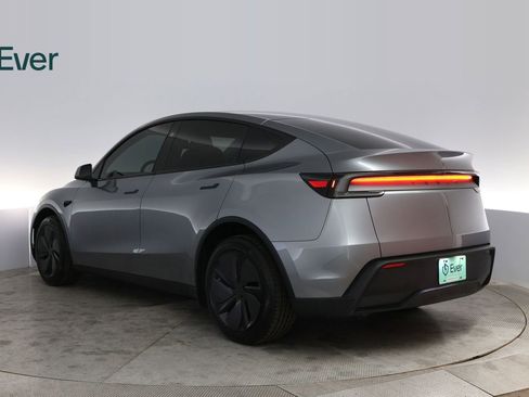 Used 2026 Tesla Model Y 2WD image 17