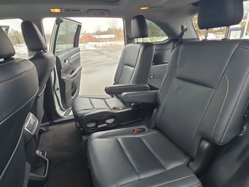 Certified 2019 Toyota Highlander Limited Platinum image 16