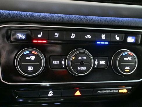 Used 2022 Volkswagen Atlas SEL Premium image 34