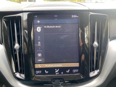 Used 2018 Volvo XC60 T5 Momentum w/ Vision Package image 29