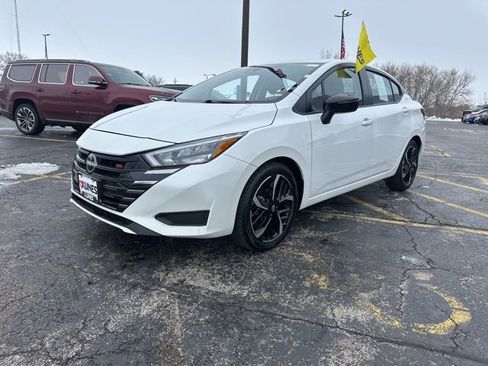Used 2024 Nissan Versa SR image 15