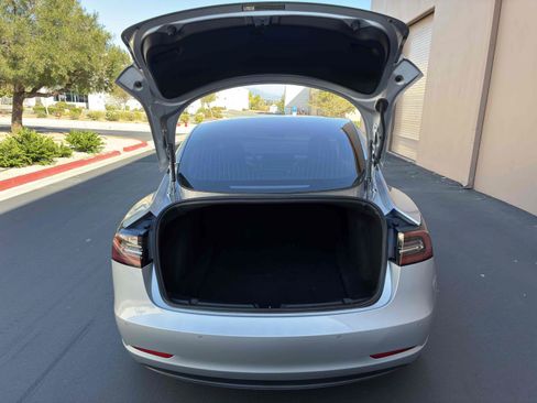 Used 2018 Tesla Model 3 Long Range RWD image 51