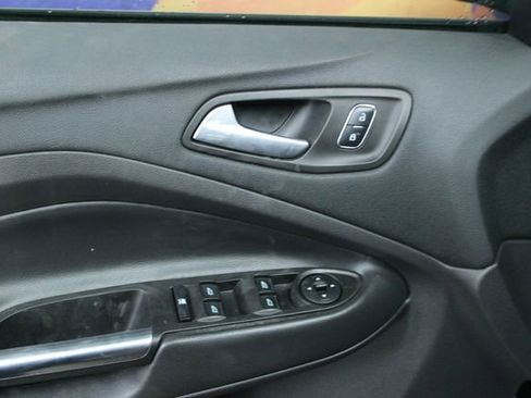 Used 2017 Ford Escape SE image 12