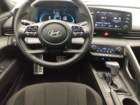 Used 2025 Hyundai Elantra Sport FWD image 22