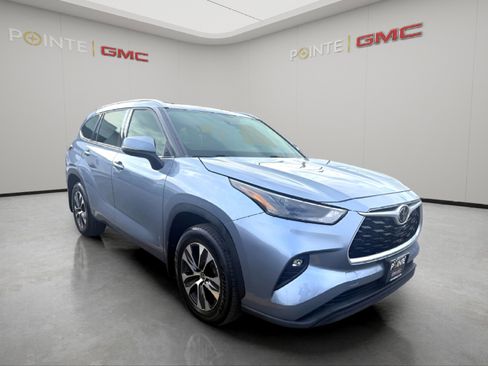 Used 2022 Toyota Highlander XLE image 1