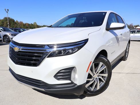 Used 2022 Chevrolet Equinox LT image 2