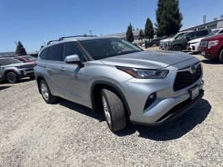 Used 2021 Toyota Highlander LE FWD video 2