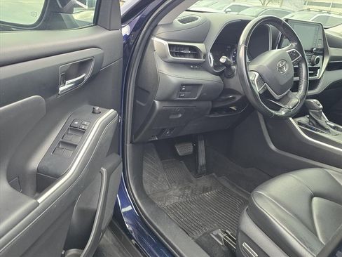 Used 2022 Toyota Highlander XLE image 9