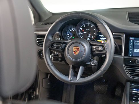 Certified 2026 Porsche Macan AWD/4WD image 27