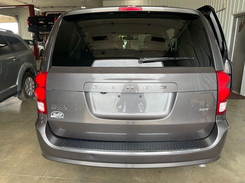 Used 2017 Dodge Grand Caravan SXT FWD image 28