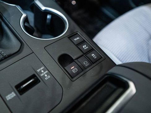 Certified 2023 Toyota Highlander LE image 30