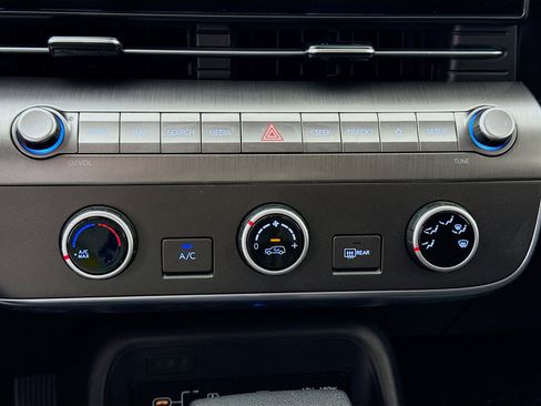 Used 2025 Hyundai Kona SE image 15