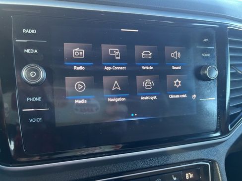 Used 2022 Volkswagen Atlas Cross Sport SE image 13