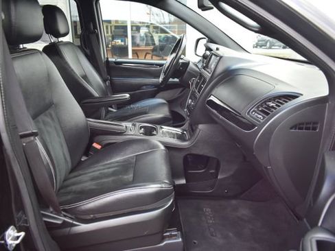 Used 2017 Dodge Grand Caravan SXT w/ Driver Convenience Group image 43