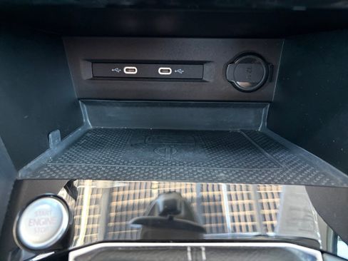 Certified 2023 Volkswagen Taos SE w/ Panoramic Sunroof Package image 19