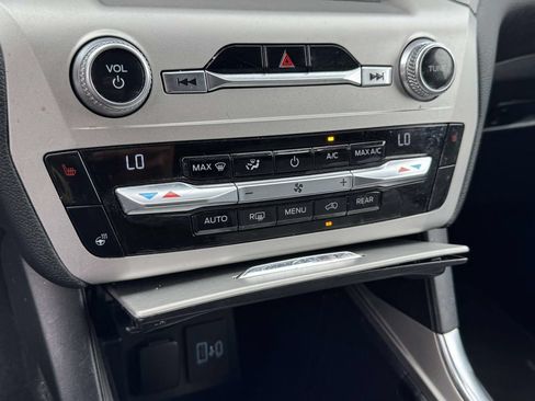 Used 2021 Ford Explorer XLT w/ Equipment Group 202A RWD image 31