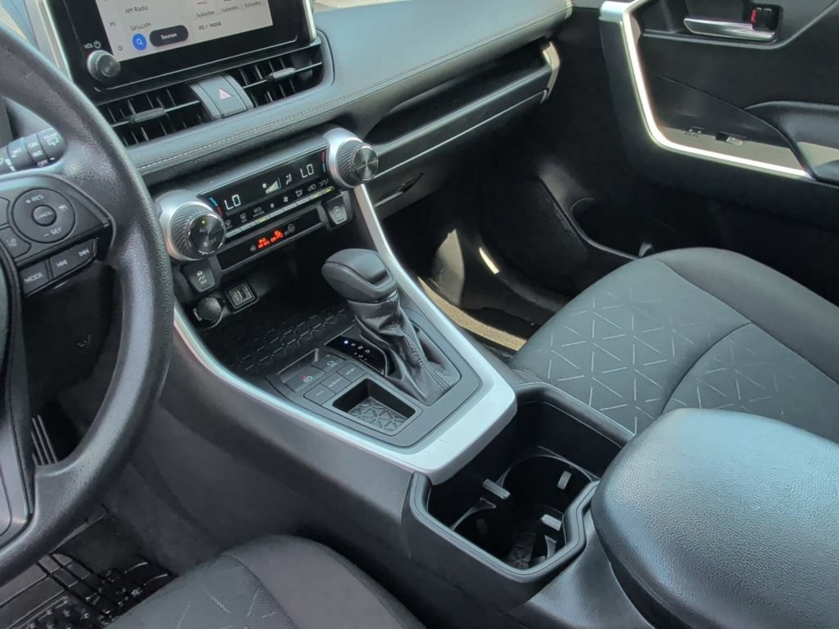 Used 2024 Toyota RAV4 XLE FWD image 28