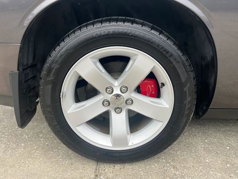 Used 2014 Dodge Challenger SXT RWD image 9
