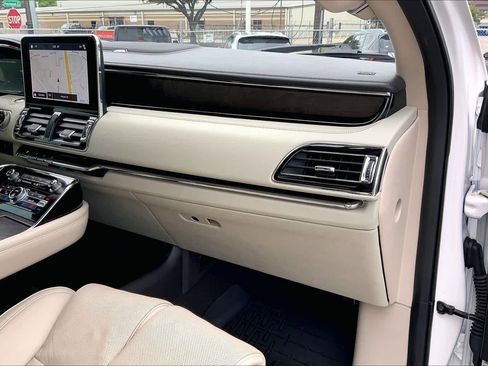 Used 2019 Lincoln Navigator Reserve AWD/4WD image 19