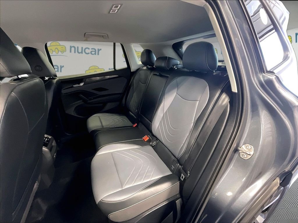 Used 2025 Volkswagen Tiguan SE AWD/4WD image 15