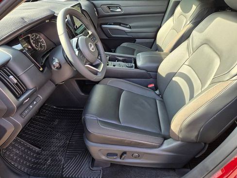 Certified 2024 Nissan Pathfinder SL image 13