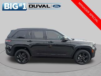 Used 2024 Jeep Grand Cherokee Limited w/ Black Appearance Package AWD/4WD video 3