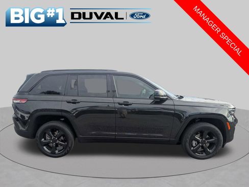Used 2024 Jeep Grand Cherokee Limited w/ Black Appearance Package AWD/4WD image 3