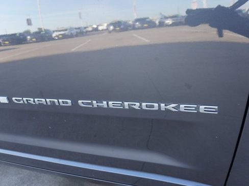 Used 2022 Jeep Grand Cherokee Overland image 33