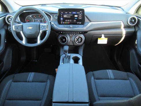 New 2025 Chevrolet Blazer LT image 11