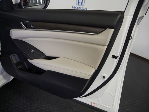 Used 2019 Honda Accord EX image 5